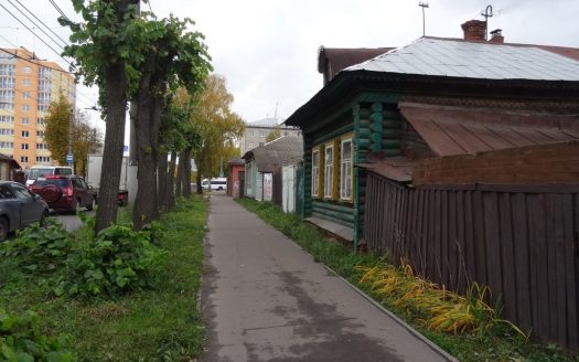 Часть дома с земельным участком на Лежневской