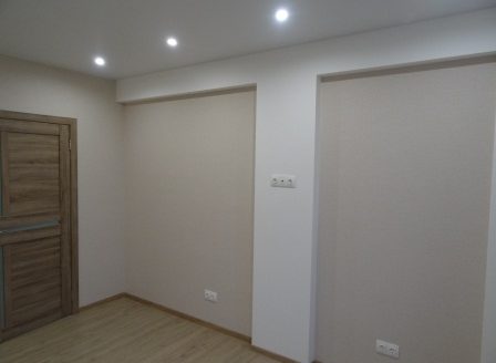 Двухкомнатная квартира индивидуальной планировки в центральной части города