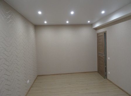 Двухкомнатная квартира индивидуальной планировки в центральной части города